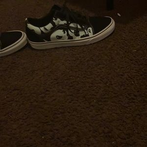 Vans old school glow in dark alien head